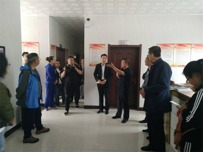 遼聯電商參加市産業扶貧現場會議